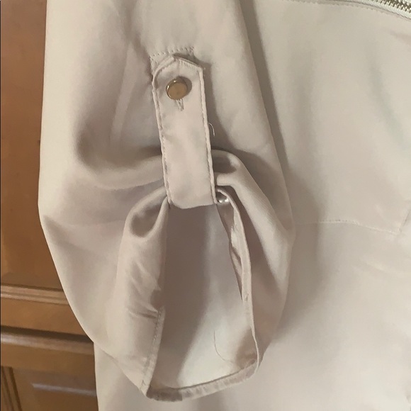 Tan blouse - Picture 4 of 5